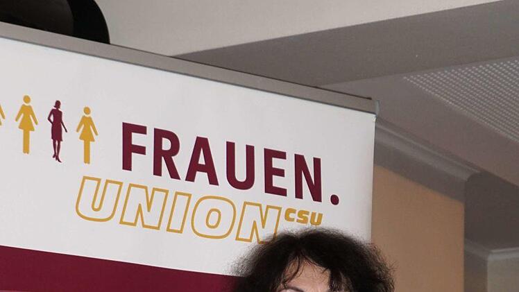 Ute Salzner bei ihrem Jahresbericht