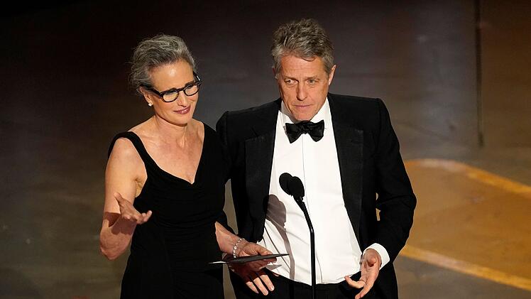 Andie MacDowell und Hugh Grant 2023
