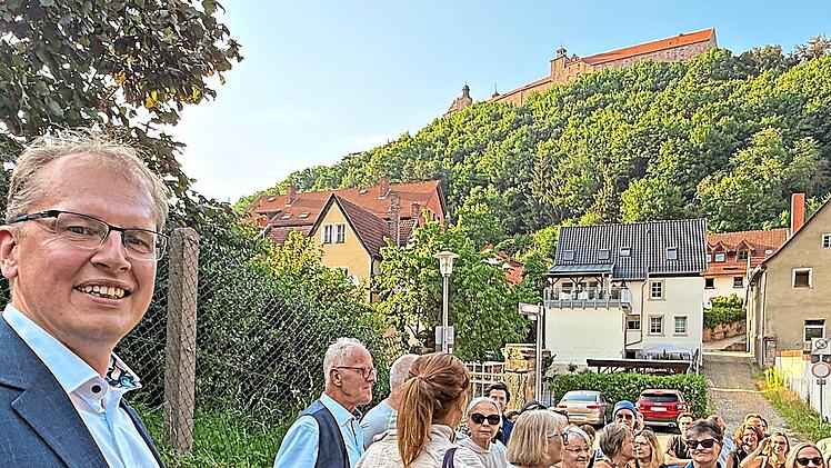 10 Muss die Plassenburg so zugewachsen sein? Fr&uuml;her gab es unterhalb der Burg Streuobstwiesen.