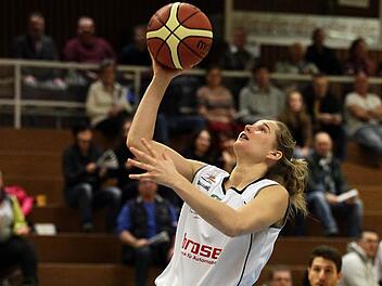 Jessica Miller sicherte der DJK mit sechs Punkten kurz vor Schluss den Sieg. Foto: sportpress