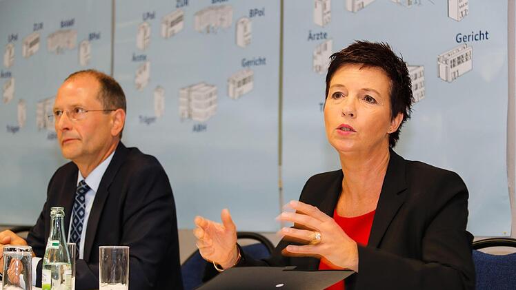 Markus Ulbig und Jutta Cordt, Präsidentin des Bundesamts für Migration und Flüchtlinge