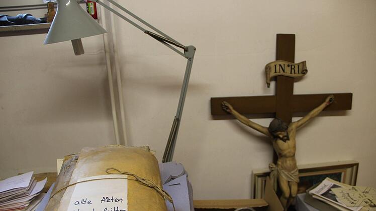 Stilleben aus dem Pfarrarchiv.Heike Beudert