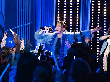 In ihrer ARD-Show präsentierte Carolin Kebekus ihren Partyschlager "Blau".