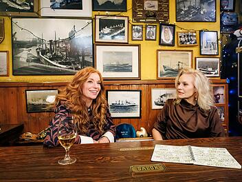 Marleen Lohse (links) hat bei "Inas Nacht" über ihre ARD-Serie "Nord bei Nordwest" gesprochen.
