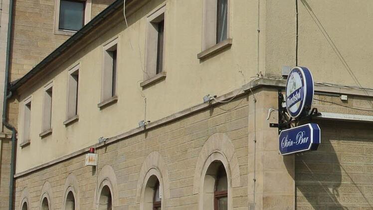 Im rechten Flügel des Bahnhofgebäudes war eine Gastwirtschaft untergebracht. Nach den Plänen der Bahn, der das Gebäude gehört, soll hier ein Reiseshop eingerichtet werden.