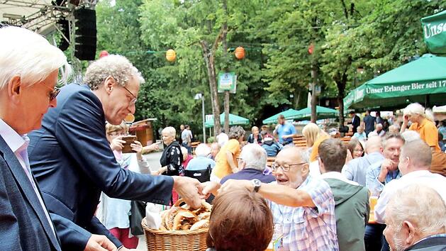 Am Seniorennachmittag gibt es wieder die B&uuml;rgermeister-Brezen.