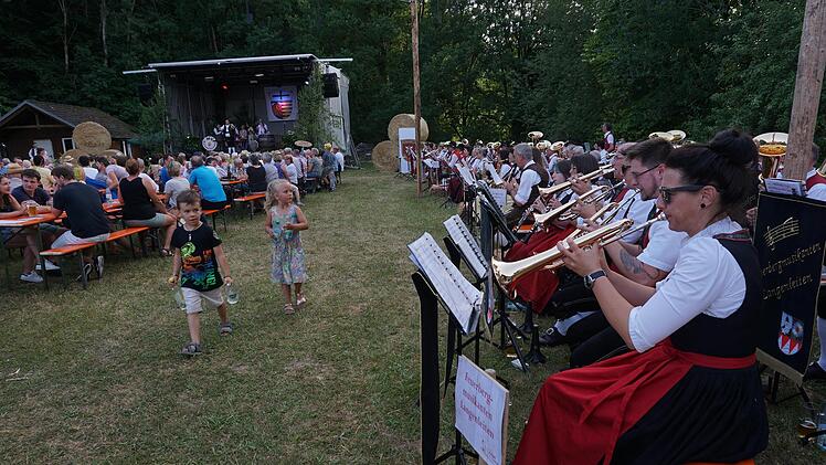 Die Feuerbergmusikanten aus Langenleiten verbindet eine besondere Freundschaft mit der Musikvereinigung Wartmannsroth.