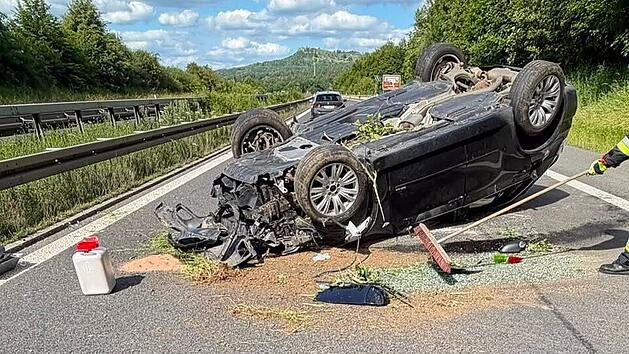 Heftiger Unfall auf der A73 bei Ebensfeld - Polizei fahndet nach Autofahrer
