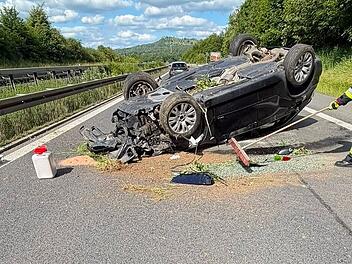 Heftiger Unfall auf der A73 bei Ebensfeld - Polizei fahndet nach Autofahrer