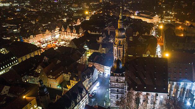 Blick auf der n&auml;chtliche Coburg aus luftiger H&ouml;heFoto: Sebastian Buff