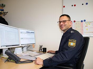 Noch hat Christian Pörtner sein Büro bei der Bad Kissinger Polizei, im März nimmt er auf dem Chefsessel in Hammelburg Platz. Foto: Ralf Ruppert