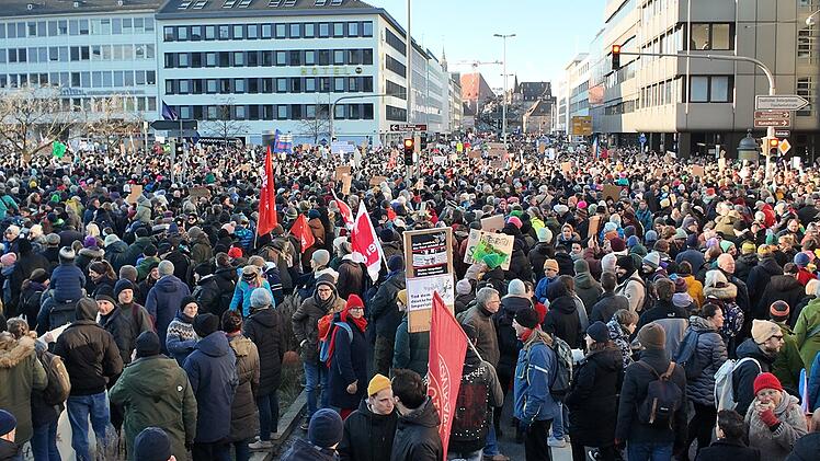 Zehntausende protestieren in Franken gegen Rechts - "Demokratie in Gefahr"