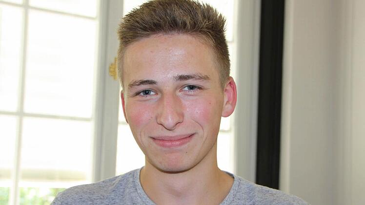 "Die meisten Musiker sehen ihren Beruf nicht als Beruf, sondern als Hobby, für das sie auch noch Geld bekommen", fasst Julian Lindwurm aus Ramsthal seine Eindrücke vom Treffen mit den Bratschisten zusammen. Überrascht war der 18-Jährige über den Zeitaufwand: Jede Menge Proben und zum Teil sogar zwei Konzerte an einem Tag müssten die Orchestermusiker spielen. Deshalb freut er sich auch, dass sie sich Zeit für die Schüler genommen haben: "Es war toll, mit so bekannten Leuten zu sprechen."