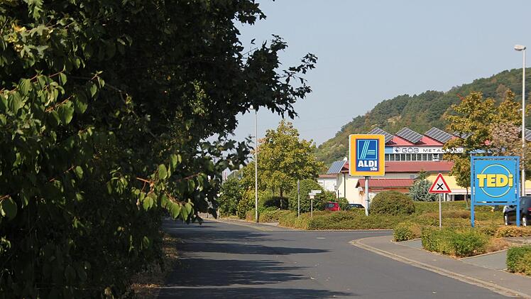 Aldi wechselt zwar den Standort, aber nach derzeitigen Plänen nur innerhalb Ebelsbachs. Doch wie sicher ist das? Fotos: Andreas Lösch