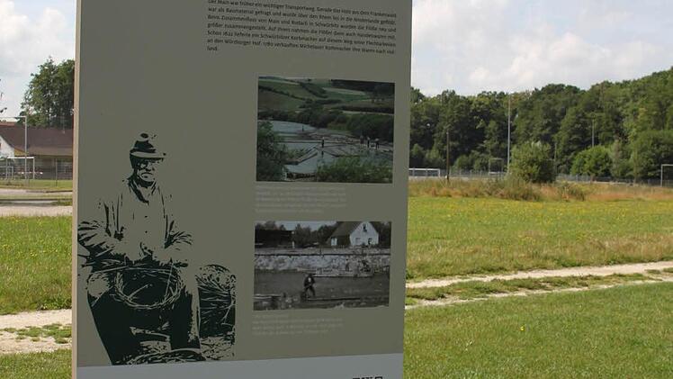 Wer mehr über die Flößerei erfahren will, hat an dieser Station des Pfades der Flechtkultur in Sichtweite des Sees mit Mainzufluss dazu Gelegenheit.