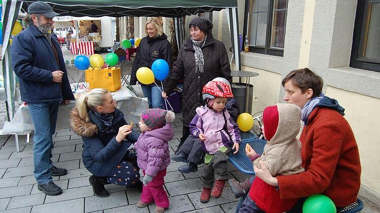 Der Sonntag lud zum ausgiebigen Einkaufsbummel mit der ganzen Familie ein. Foto: Andreas Welz