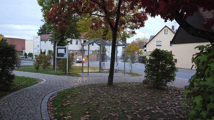 Das Bild zeigt die Bushaltestelle in Gremsdorf . Foto: Pauline Lindner