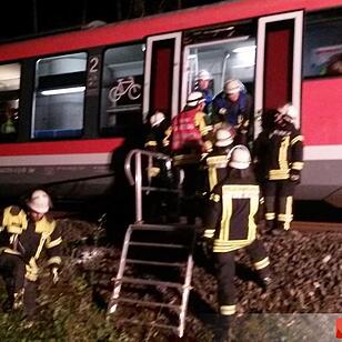 Großübung, Feuerwehr, BRK, THW - Zugunfall bei Petersaurach