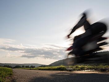 T&ouml;dlich verletzt worden ist ein 54 Jahre alter Motorradfahrer bei einem Unfall am Samstag nahe Wei&szlig;enburg in Mittelfranken. Foto: Sebastian Gollnow/dpa