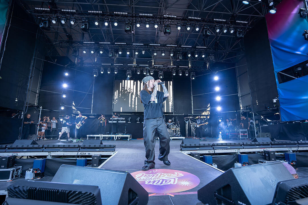 Mit vielen internationalen und nationalen Live-Acts.