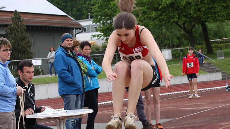 Lena Pfeuffer (TSV Münnerstadt), 1. im Weitsprung der Frauen