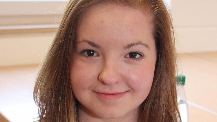 Hannah Rieker ist nicht in der Feuerwehr, doch auch ihre Mutter ist beim Feuerwehrchor dabei. Foto: Sonny Adam