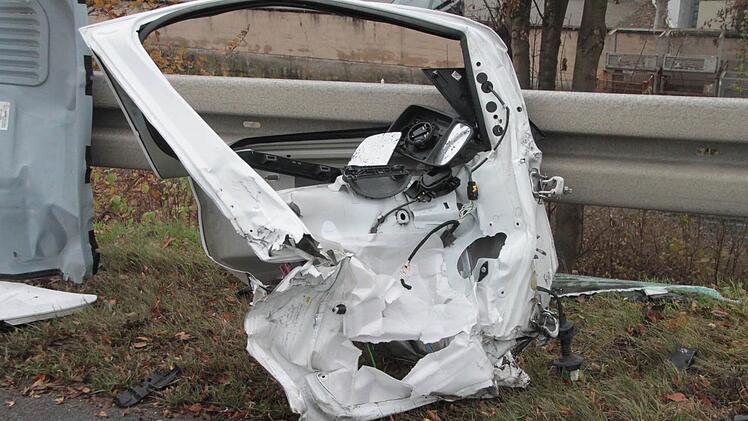 Schweres Verkehrsunglück auf der Bundesstraße 289 bei Kulmbach am Samstagmorgen  Foto: Dagmar Besand