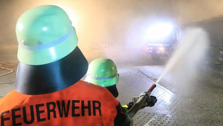 In der Biogasanlage in Hohnhausen im Landkreis Haßberge ist am Mittwochmorgen ein Feuer ausgebrochen. Es kommt zu einer starken Rauchentwicklung. Symbolbild: News5