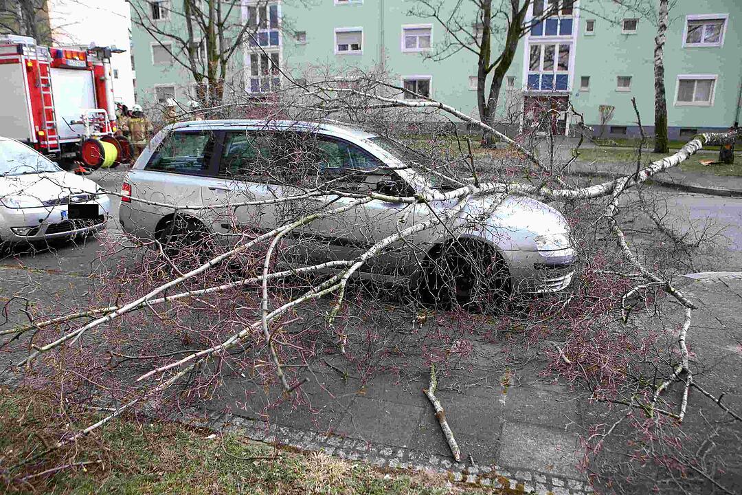 Sturm über Franken hinterlässt Schäden