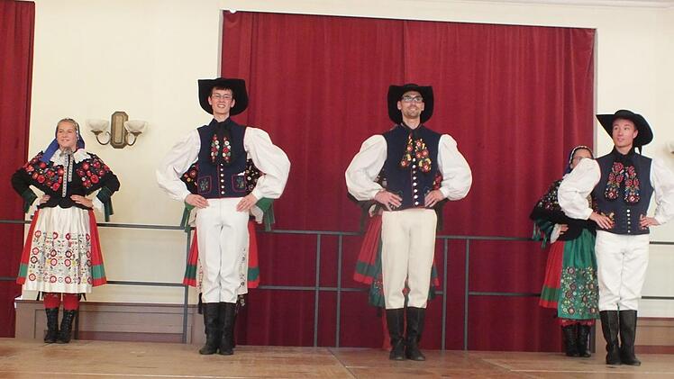 Das Tanz- und Folkloreensemble "Ihna"    Foto: Manfred Welker