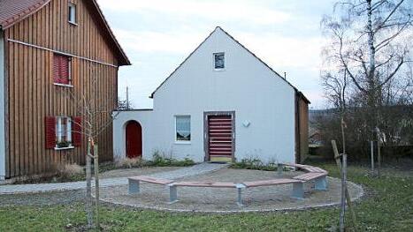An den Sanierungskosten für das Gelände um das Gemeindehaus der evangelischen Kirchengemeinde beteiligt sich die Gemeinde mit 5000 Euro. Foto: Klaus Klaschka