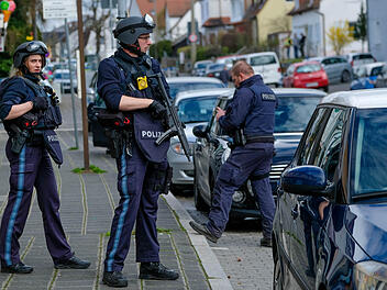 Knallgeräusche in Nürnberg-Reichelsdorf: Polizei mit starken Kräften und Hubschrauber im Einsatz