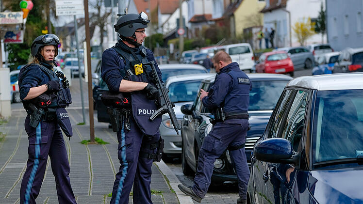 Knallgeräusche in Nürnberg-Reichelsdorf: Polizei mit starken Kräften und Hubschrauber im Einsatz