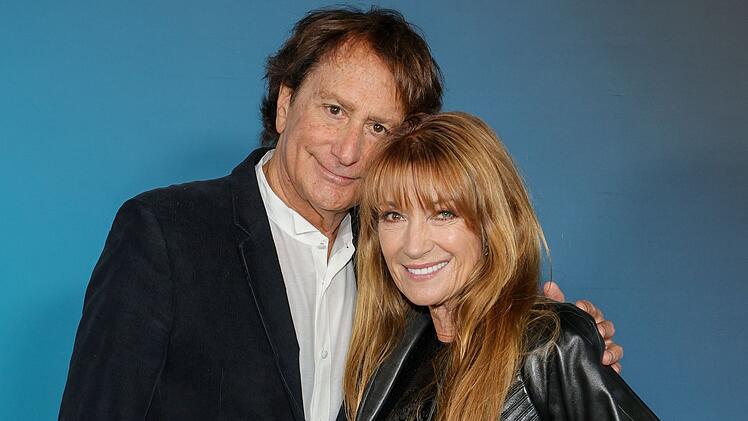Seit 2023 ist Jane Seymour in einer Beziehung mit Musiker John Zambetti.