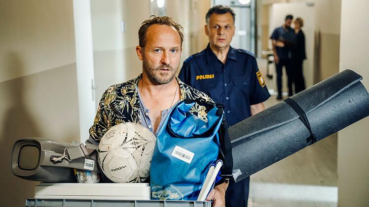 Mit seinen Alleing&auml;ngen raubt Eddie (Maximilian Br&uuml;ckner, links) seinem Kollegen Carlo (Gerhard Wittmann) noch den letzten Nerv.