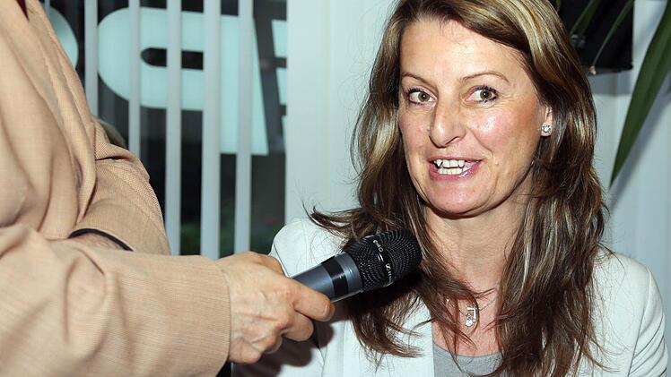Monika Hoffmann appelliert an die Hundebesitzer, die Hinterlassenschaften ihrer Tiere zu beseitigen. Foto: Matthias Hoch