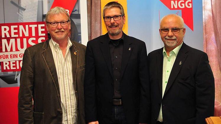 Manfred Böhm von der katholischen Betriebsseelsorge Bamberg, NGG-Bezirksgeschäftsführer Michael Grundl und Vorsitzender Hans-Georg Prehmus (von links). Foto: Stephan Herbert Fuchs