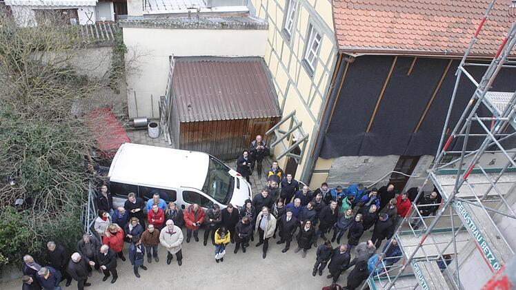 Im Januar 2019 werden die ersten Senioren in die neue  Wohnanlage der  städtischen Pfründnerstiftung einziehen.   Gestern  war Richtfest in der Bamberger Straße.Ekkehard Roepert