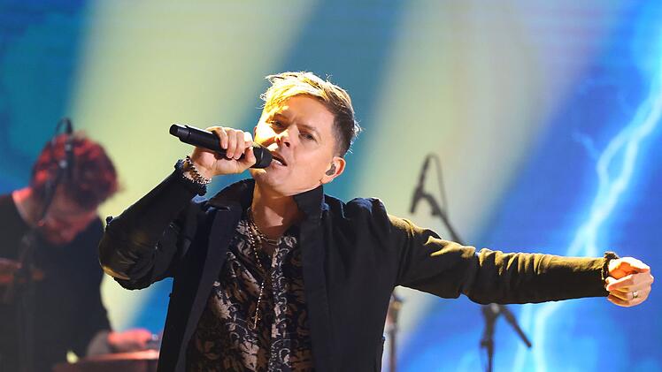 Michael Patrick Kelly ist einer der vielen Musikstars der Show.