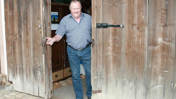 Der Katzenbacher Heinrich Muth gewährt ab 12. April wieder Einsicht in "sei Scheuer", in der zahlreiche alte Sammlerstücke gezeigt werden. Foto: Gabriele Sell
