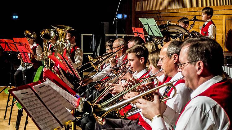 Impressionen vom Weihnachtskonzert in der Franz-Goebel-HalleFoto: Jochen Berger