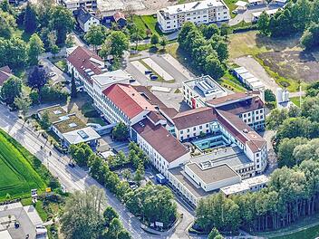 Die Juraklinik Scheßlitz ist Sitz der Verwaltung der Krankenhausgesellschaft (GKG). Foto: Ronald Rinklef