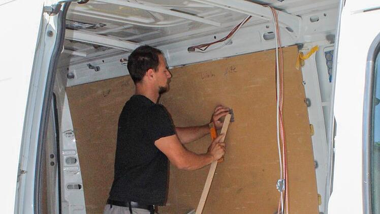 Timo Seitz beim Ausbau Foto: privat