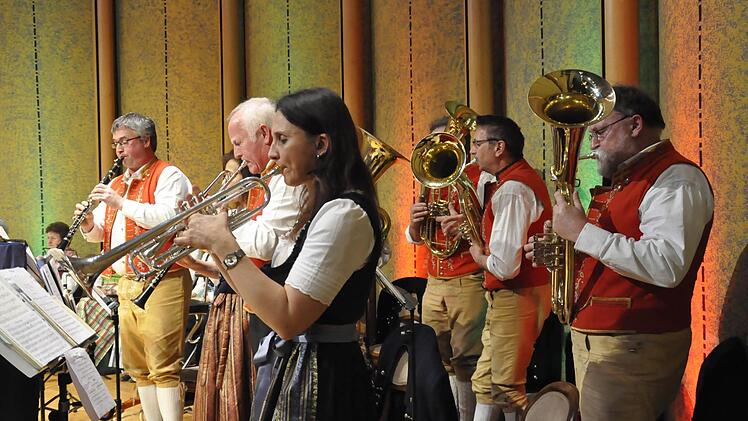 Die "Schrolla Musikanten" aus Vasbühl verstehen es, mit fränkischen Weisen die Zuhörer in Begeisterung versetzen. Fotos: Peter Klopf