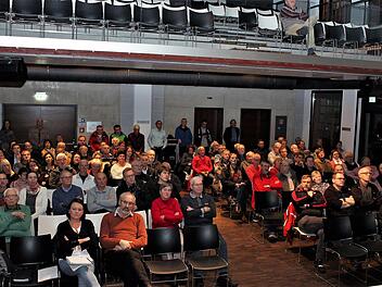 Der Saal in der Fortuna Kulturfabrik war voll mit interessierten Bürgern.  Foto: Evi Seeger