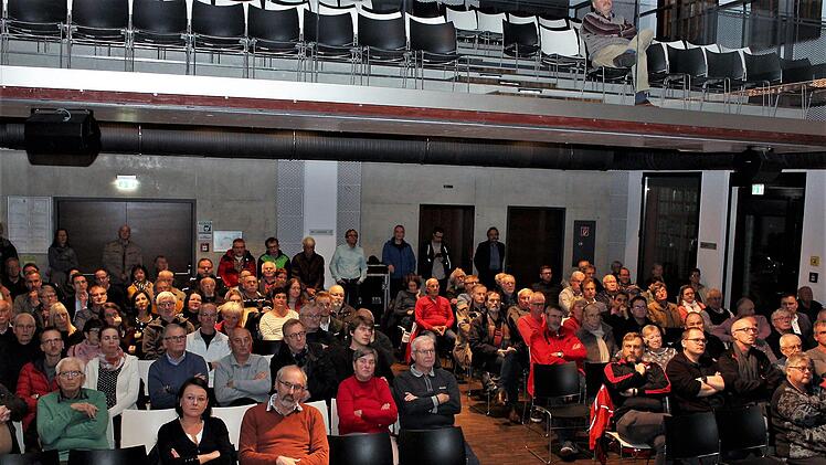 Der Saal in der Fortuna Kulturfabrik war voll mit interessierten Bürgern.  Foto: Evi Seeger
