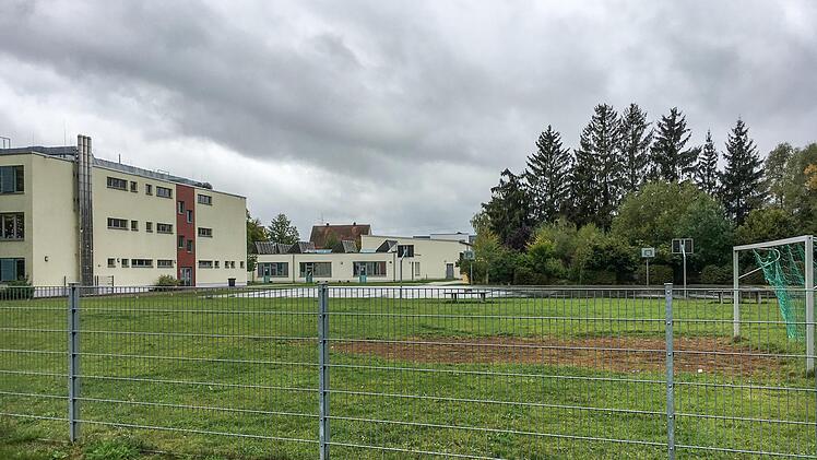 Auf dem Bild rechts neben den bestehenden Gebäuden soll der neue Bau realisiert werden. Foto: Anette Schreiber