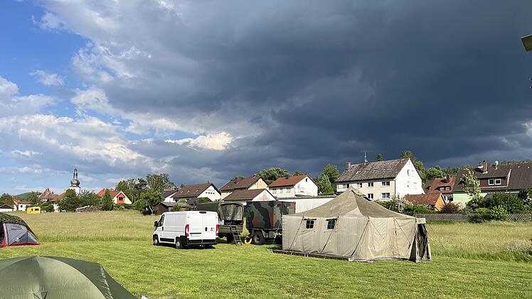 An einer militärischen Ausbildung nahmen Reservisten der Reservistenkameradschaft Hosenfeld gemeinsam mit US-Soldaten teil. In Zeitlofs wurde der Biwak-Platz bezogen.