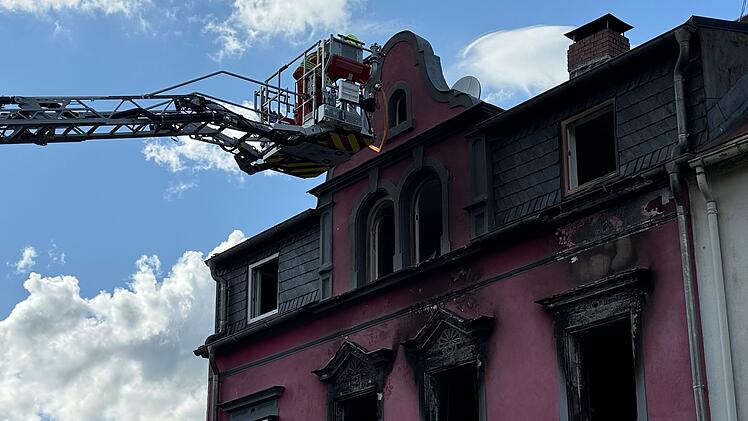 Brand eines Wohnhauses in Helmbrechts: Kripo ermittelt
