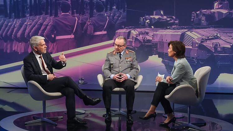 Am Mittwochabend debattierte Sandra Maischberger mit ihren Gästen Carlo Masala (links) und Carsten Breuer unter anderem über die Zukunft der Bundeswehr.